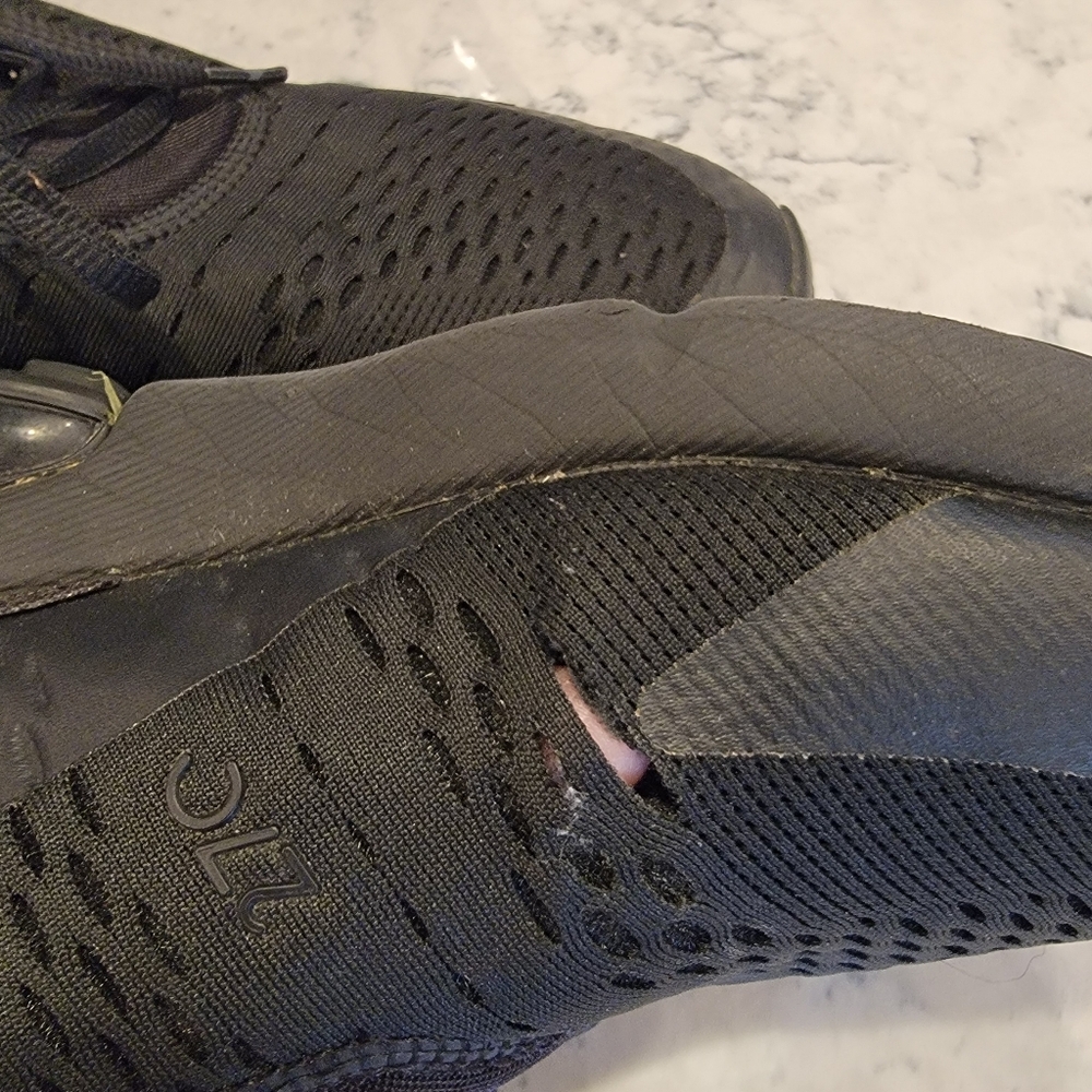 Nike Air Max 270 Mens 11.5 Triple Black Running Shoes Sneakers AH8050-005 - Picture 10 of 16